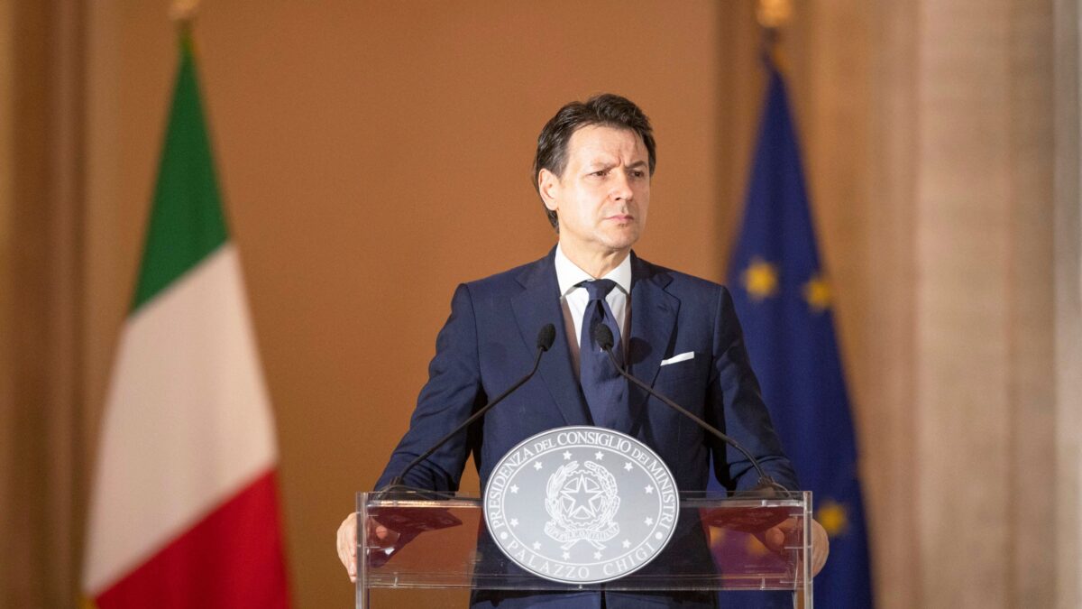 Giuseppi è tutto conferenze stampa. Ma ai tavoli che contano lui non c’è