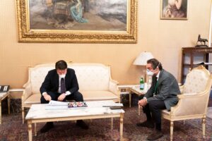 L’incredibile guerra del premier alla Lombardia