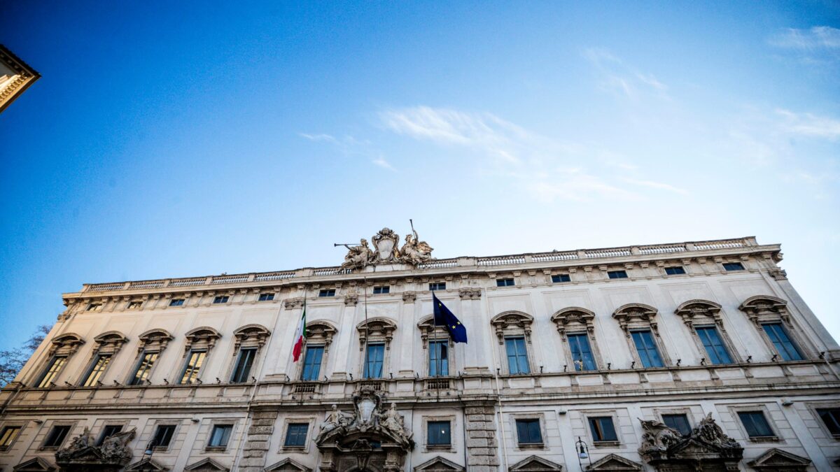 Un giudice porta il Cura Italia alla Consulta: blocco prescrizione incostituzionale
