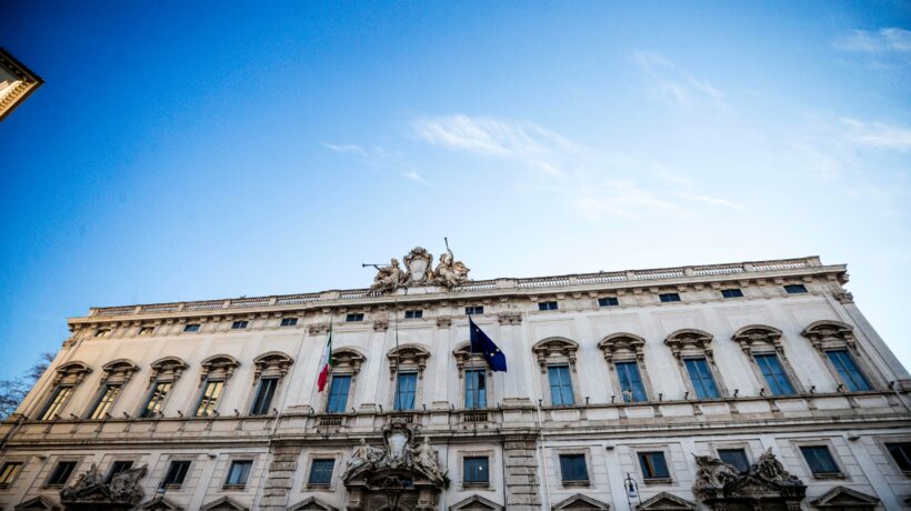 Un giudice porta il Cura Italia alla Consulta: blocco prescrizione incostituzionale