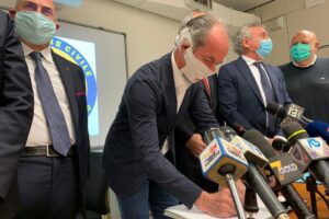 L’Iss leva ogni alibi, si ripartirà insieme. Zaia rompe il tabù: «Basta mascherine»