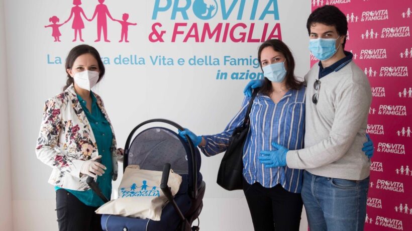 Coronavirus, Pro Vita & Famiglia solidale: torna un «Dono per la Vita», aiuti alle mamme in difficoltà