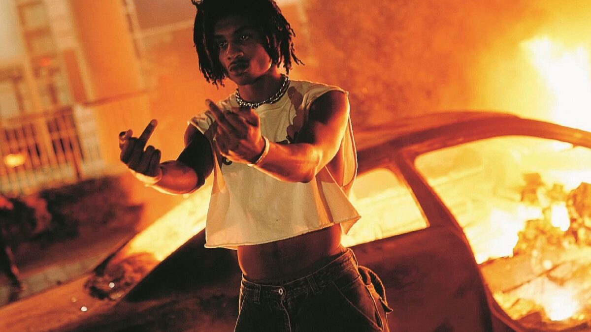 Gli scontri che incendiano gli Usa non sono un film in bianco e nero