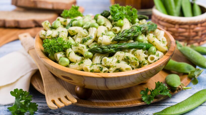 Cuciniamo insieme: rigatoni al pesto brioso di asparagi e pistacchi