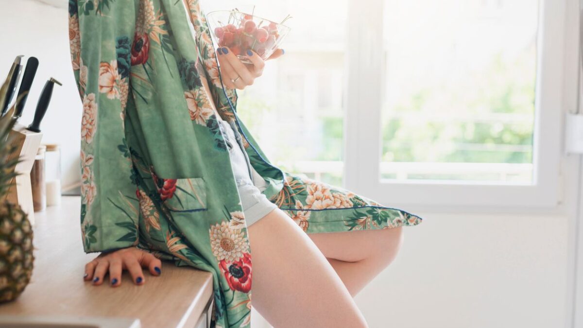 Con la quarantena torna di moda la vestaglia