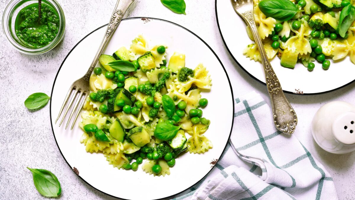 Cuciniamo insieme: farfalle al ragù dell’orto