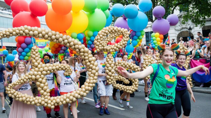La deriva arcobaleno della Disney è ormai totale