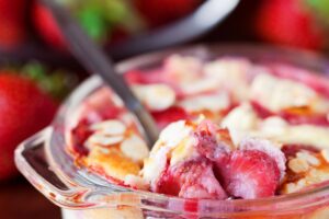 Cuciniamo insieme: panini allo yogurt e gratin di crema e fragole