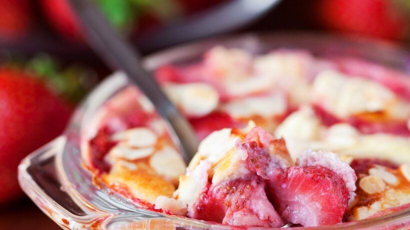 Cuciniamo insieme: panini allo yogurt e gratin di crema e fragole
