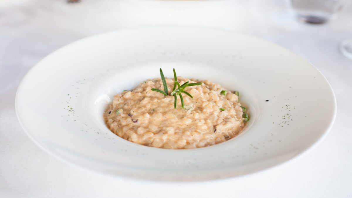 Cuciniamo insieme: risotto Vialone Nano con tonno, ragù di fave e lardo