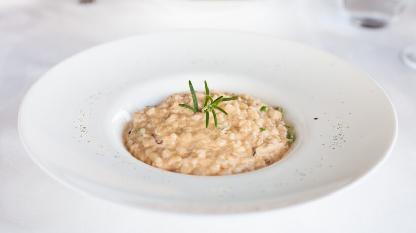 Cuciniamo insieme: risotto Vialone Nano con tonno, ragù di fave e lardo