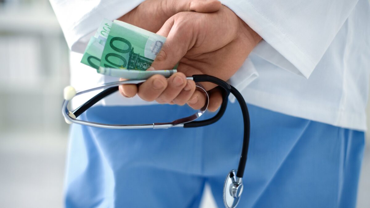 La nostra sanità va salvata dagli sciacalli