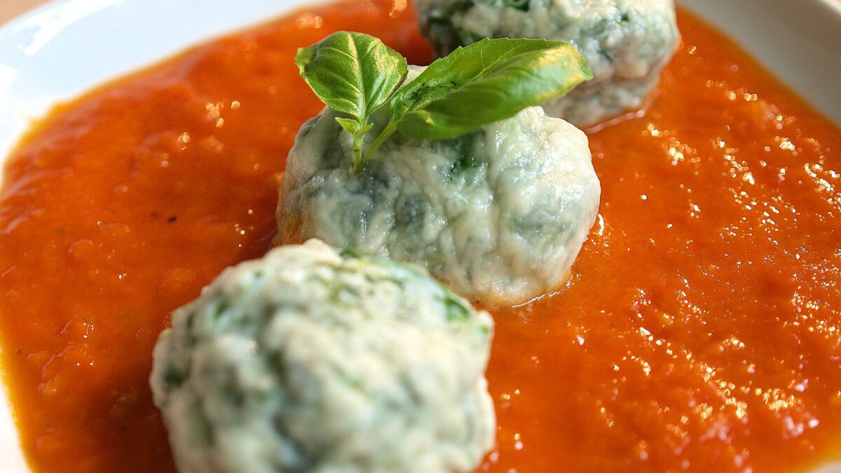 Cuciniamo insieme: gnudi di asparagi con crema di zafferano