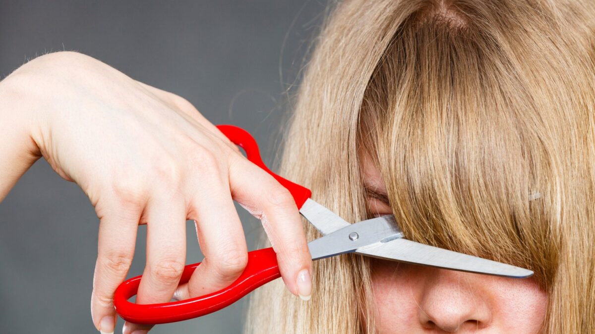 Capelli da quarantena. Come prendersene cura senza fare danni