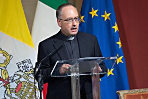 Quei prelati convertiti al culto di Santa Ue