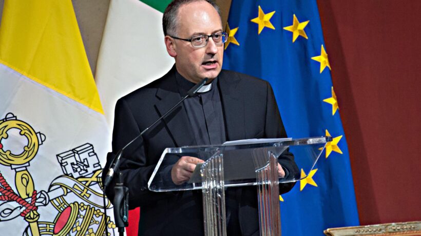 Quei prelati convertiti al culto di Santa Ue