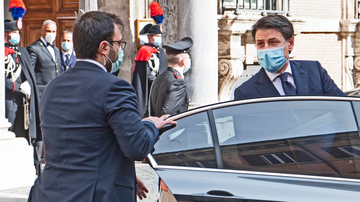 Calca sui mezzi e contagiati in viaggio. La fase 2 di Giuseppi non parte benissimo