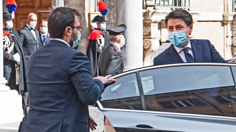 Calca sui mezzi e contagiati in viaggio. La fase 2 di Giuseppi non parte benissimo