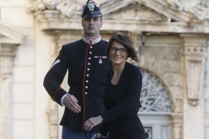 I giallorossi aiutano gli immigrati mentre abbandonano le famiglie