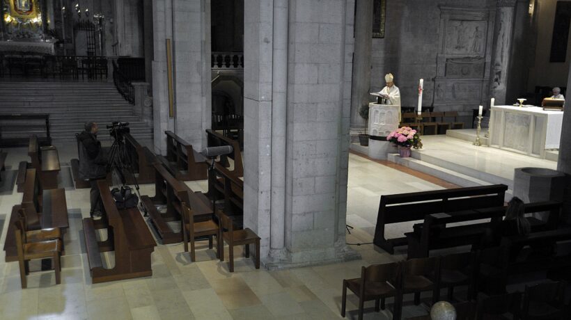 La farsa sull’apertura delle messe rivela l’anima anticristiana di questo governo
