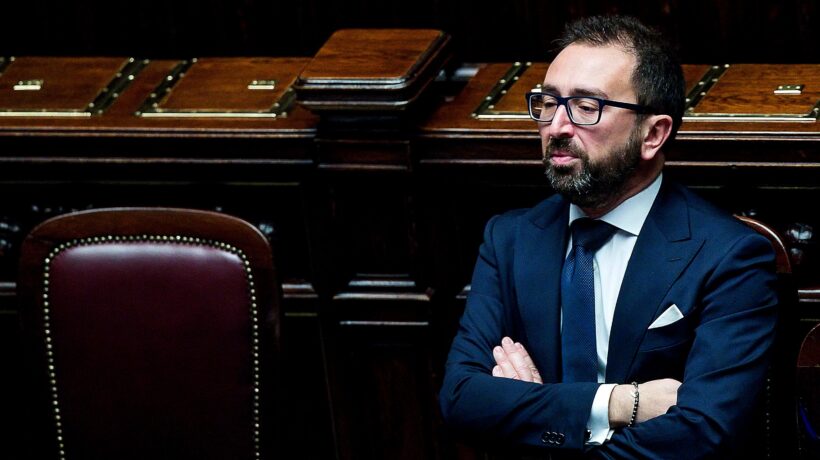È meglio che il Guardasigilli torni a fare il dj