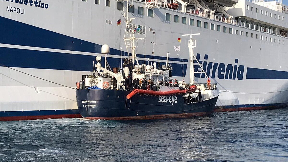 Bloccato il taxi del mare Alan Kurdi «Irregolarità e scarsa sicurezza»