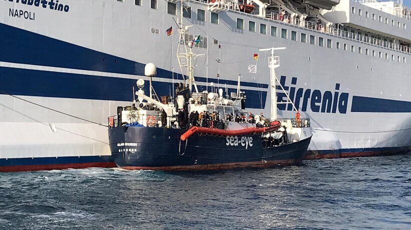 Bloccato il taxi del mare Alan Kurdi «Irregolarità e scarsa sicurezza»