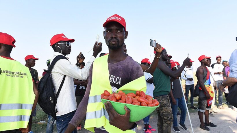 Conte toglie la cassa integrazione ma dà il condono a 500.000 immigrati