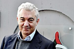 Arcuri straordinario nello scaricabarile. Lui ha colpa di tutto ma non c’entra mai