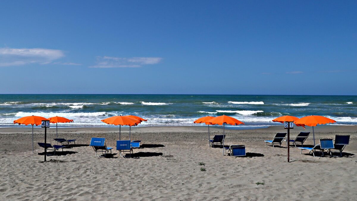 Sabotato all’estero, tradito in patria. Per il turismo non c’è più speranza