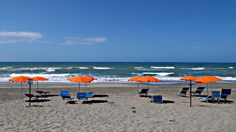 Sabotato all’estero, tradito in patria. Per il turismo non c’è più speranza