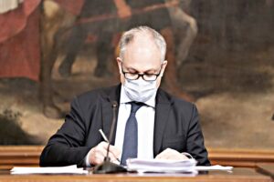 Tutti i buchi del decretone. Se fatturi e non incassi nessun aiuto dallo Stato