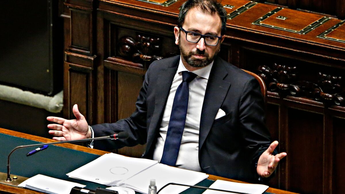 Bonafede resta solo al ministero. Si dimette pure il capo di gabinetto