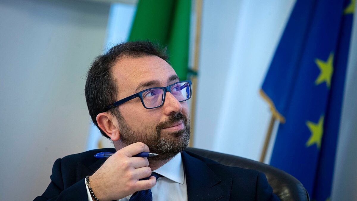 Iv ci pensa, traballa la poltrona di Bonafede
