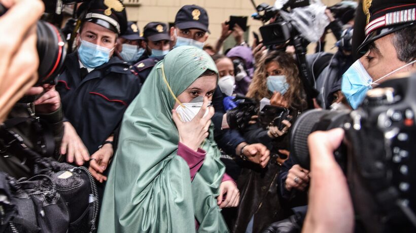 Il cattolicesimo debole resta sullo sfondo. E viene ancora sconfitto