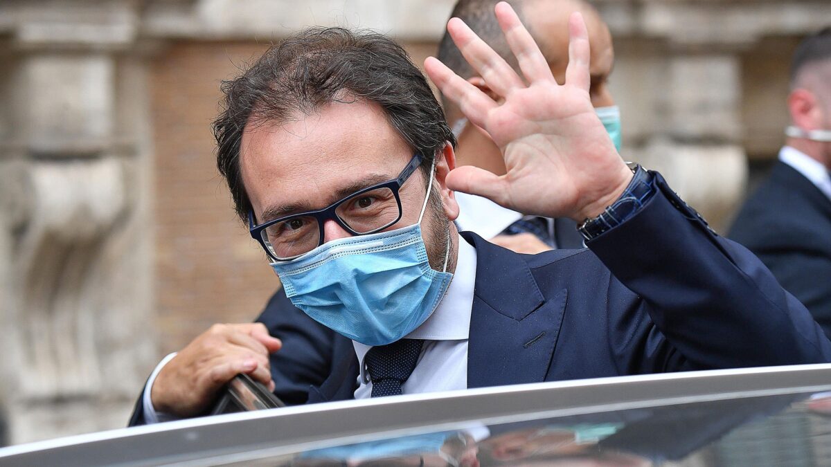 Oltre a scarcerarli, il governo dà ai boss perfino i sussidi