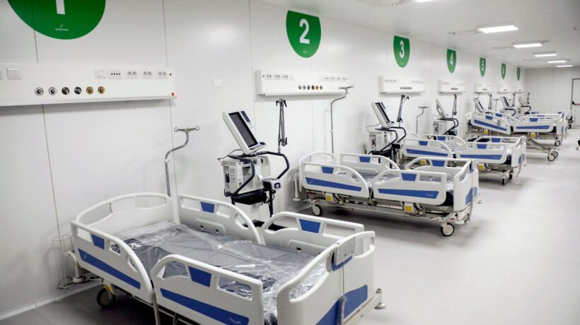 Indagini sull’ospedale in Fiera, nulla sul gemello «rosso». E sulla sanità lombarda è rissa