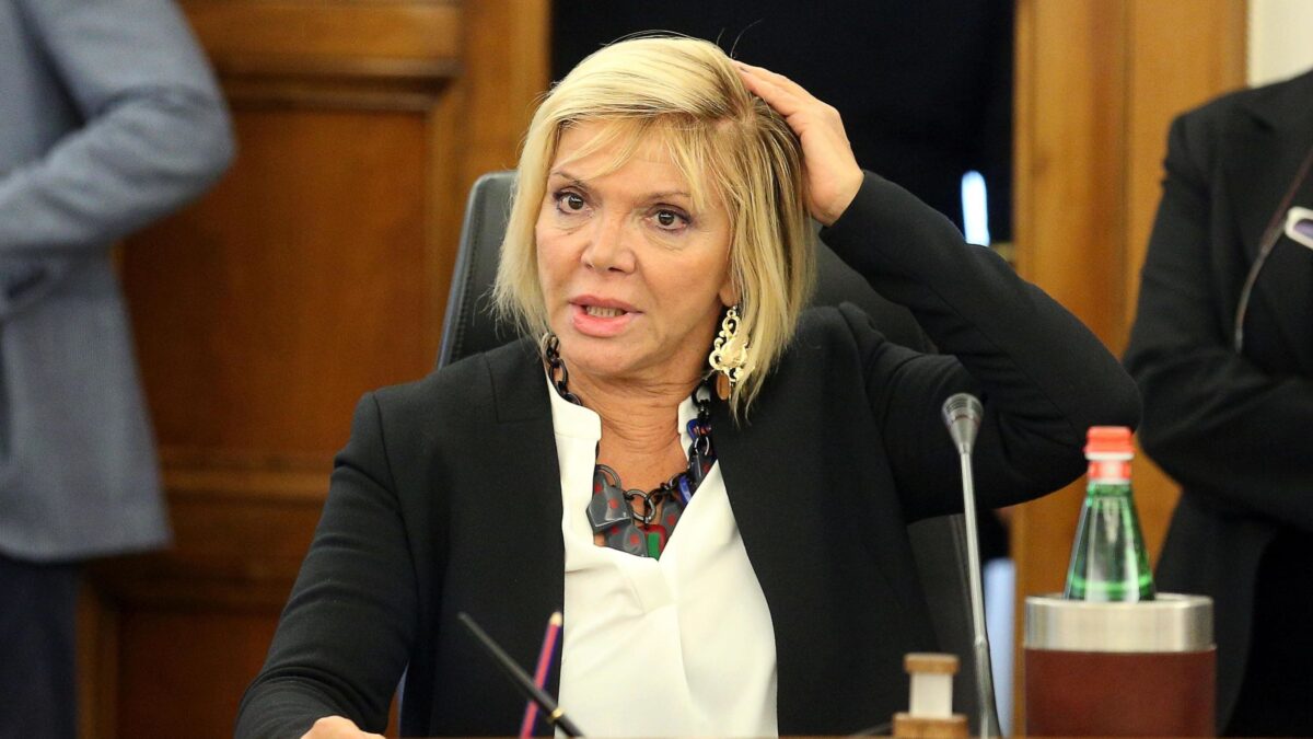 Panico tra le toghe per un mancato invito a casa Balducci, la signora dei salotti