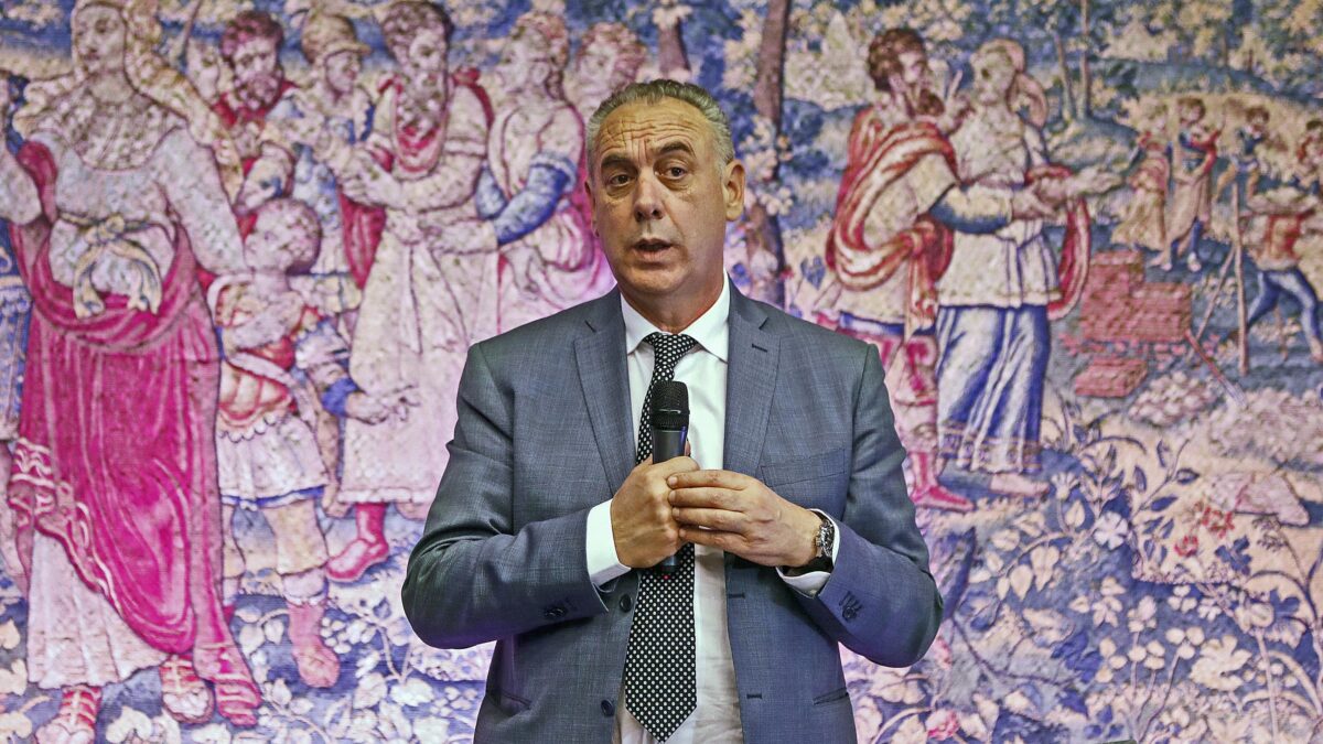Le toghe del Csm: «Il nostro vice 
fa campagna elettorale col Pd»