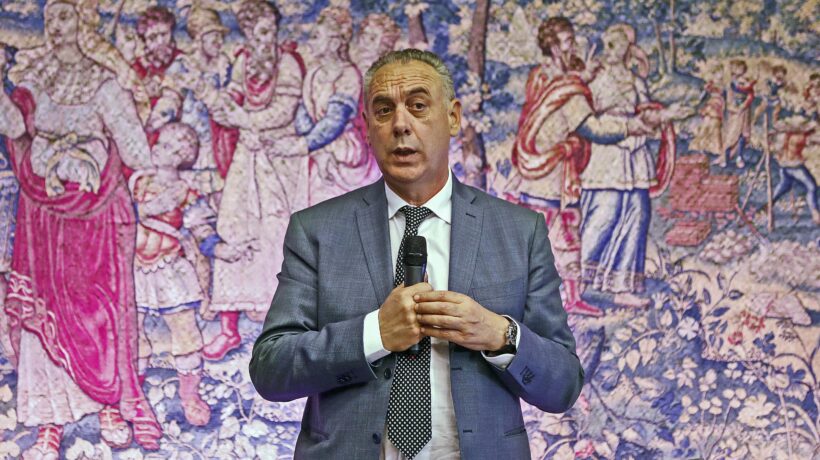 Le toghe del Csm: «Il nostro vice 
fa campagna elettorale col Pd»