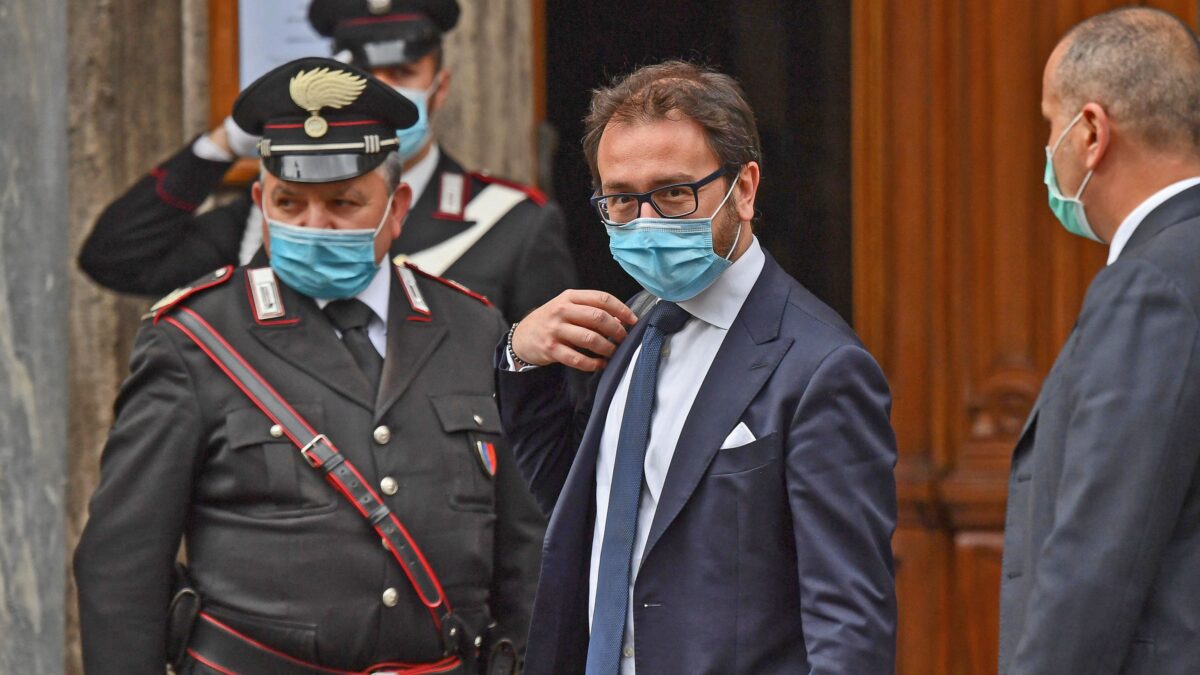 Fofò prepara la finta riforma del Csm. Ma lo scandalo scompare dai media