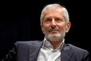 Carofiglio schifa la «gente sudata»:  meglio le cene con gli amici di Palamara