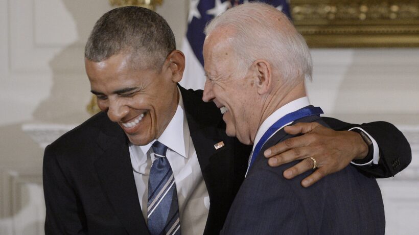 Obama e Biden incastrati dal biglietto dello «007». Indagini illegali su Trump