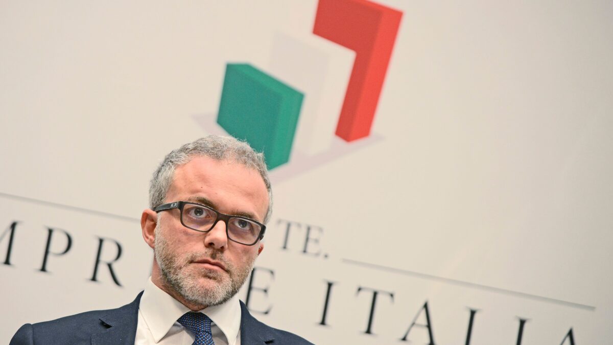 Nuovo deficit per 50 miliardi. Pagare la Cig non basta: la priorità è tagliare le tasse