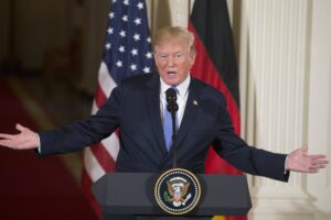 Trump ritira parte delle truppe dalla Germania, schiaffo alla Merkel