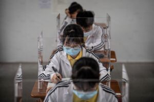 La scuola riaprirà con 27.000 prof in meno