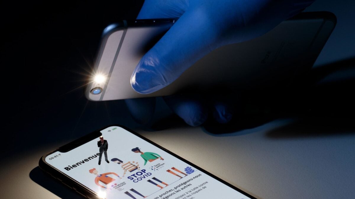 App Immuni, P&F: «Ma quelli che si stracciano le vesti sono quelli che facevano l’aperitivo coi cinesi?»