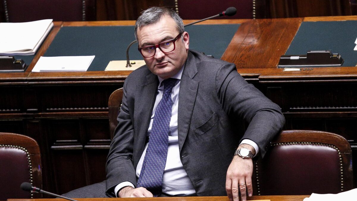 Enrico Zanetti: «Folle negare il fondo perduto a un milione di professionisti»
