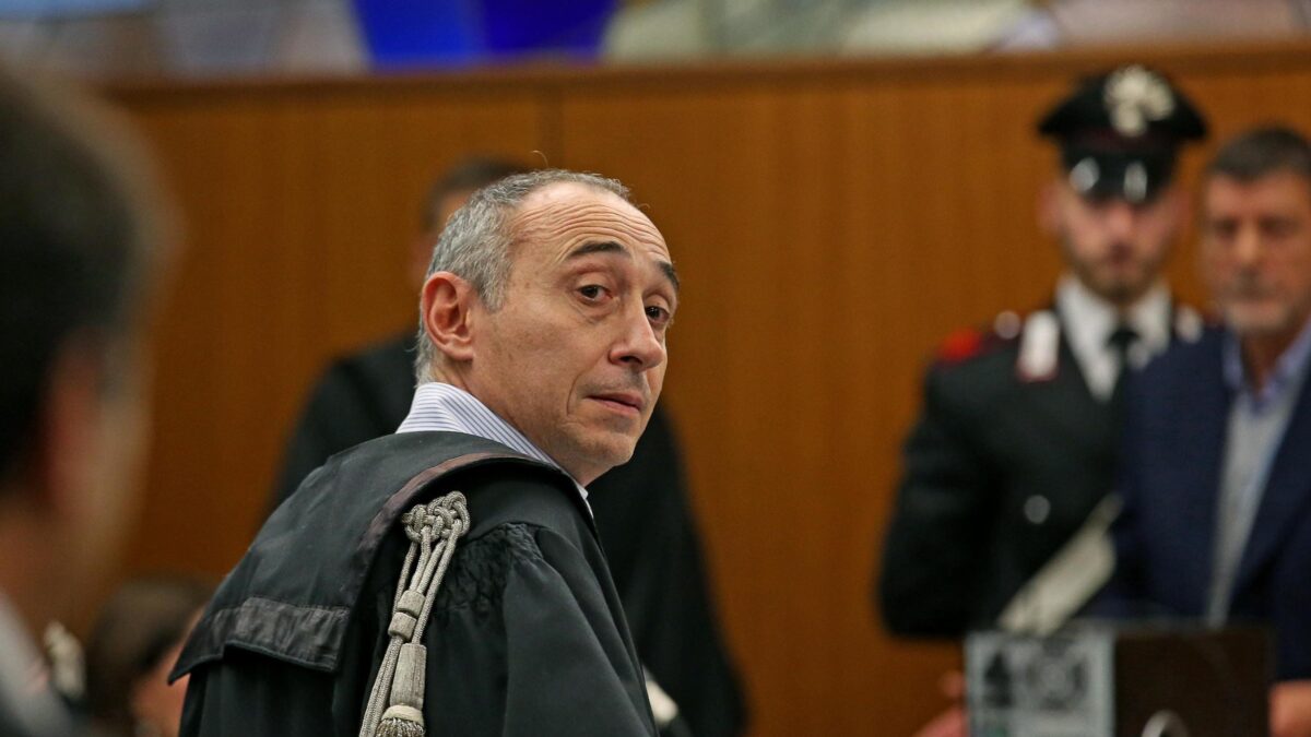 Cascini ci accusa: «Chat manipolate». Ma le carte mostrano la verità