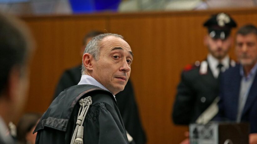 Cascini ci accusa: «Chat manipolate». Ma le carte mostrano la verità